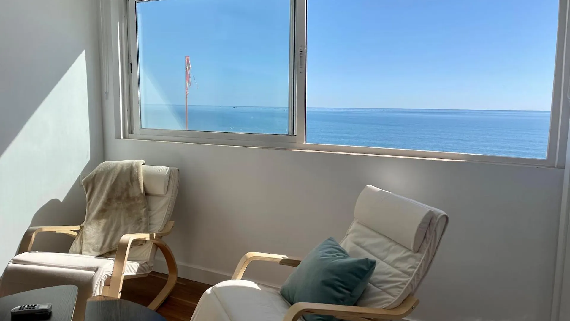 Apartamento Calma Carihuela Beach - 10 Metros De La Playa Torremolinos Spain